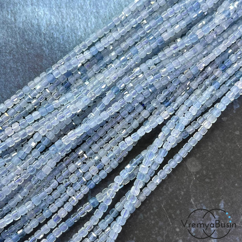 Аквамарин, мелкие кубики с ювелирной огранкой, 3 мм (нить, ок. 40 см.)