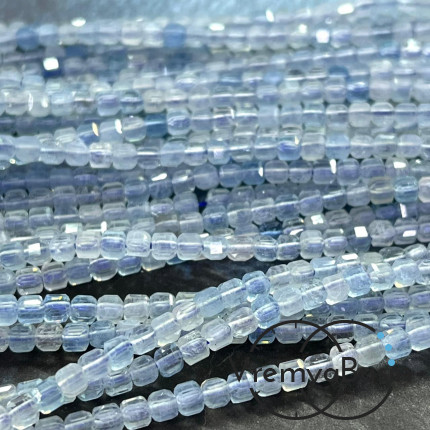 Аквамарин, мелкие кубики с ювелирной огранкой, 3 мм (нить, ок. 40 см.)