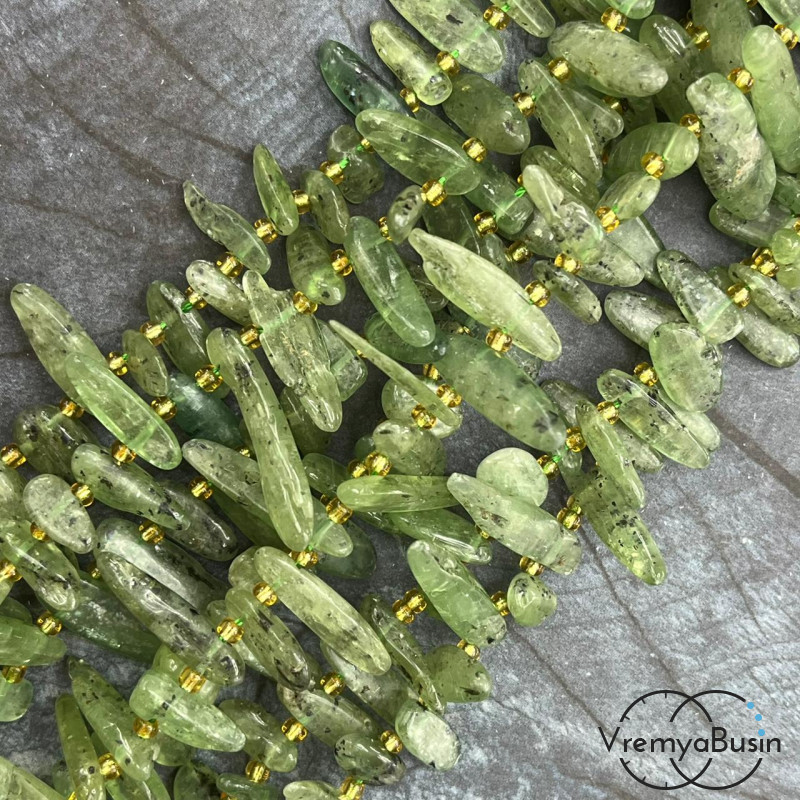 Кианит зеленый, галтовка палочки, ок. 8х15-30 мм (нить, ок.  60 шт.)