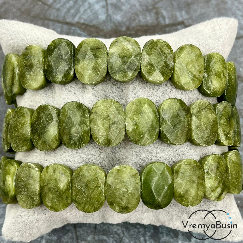 Нефрит. Бусины граненые с 2 отверстиями 10х14 мм (ок. 19 шт.)