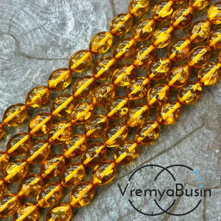Янтарь, имит. из смолы,  бусины     бочонки 9х13 мм     (нить, ок.   44  шт.)
