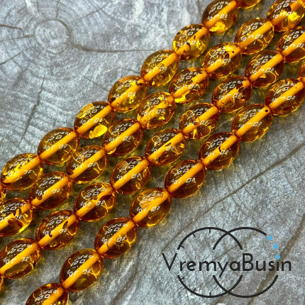Янтарь, имит. из смолы,  бусины      бочонки 11х15 мм    (нить, ок.  38   шт.)