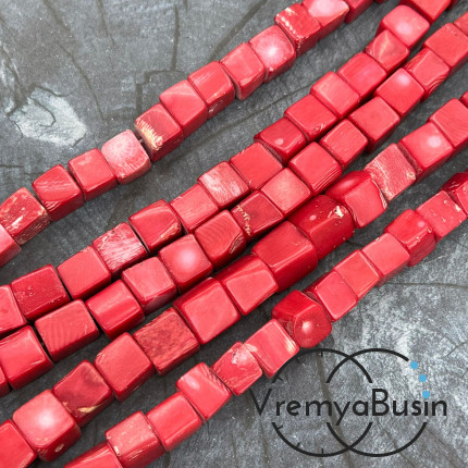 Коралл натуральный, бусина кубик 10х10 мм, цв. красный (нить, ок. 40 шт.)