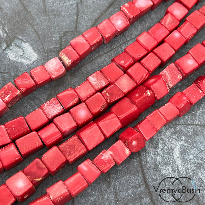 Коралл натуральный, бусина кубик 10х10 мм, цв. красный (нить, ок. 40 шт.)