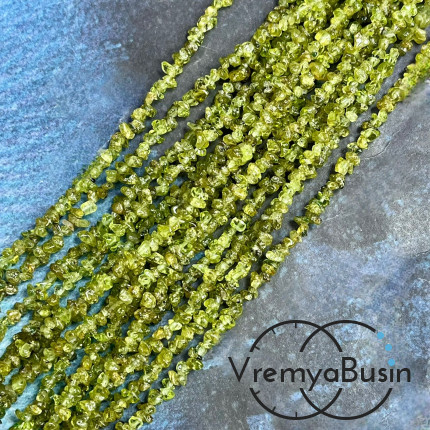 Крошка каменная мелкая. Хризолит (нить ок. 40 см.)