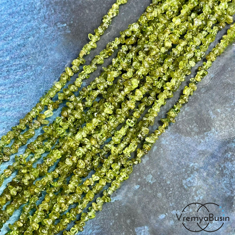 Крошка каменная мелкая. Хризолит (нить ок. 40 см.)