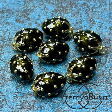 Подвеска  с эмалью "Клубничка", 12х17 мм, из латуни с позолотой, цв. черный (1 шт.)