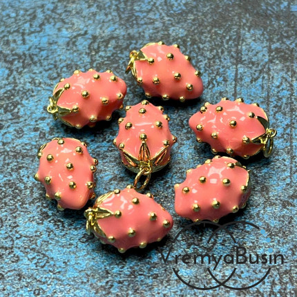 Подвеска  с эмалью "Клубничка", 12х17 мм, из латуни с позолотой, цв. розовый  (1 шт.)