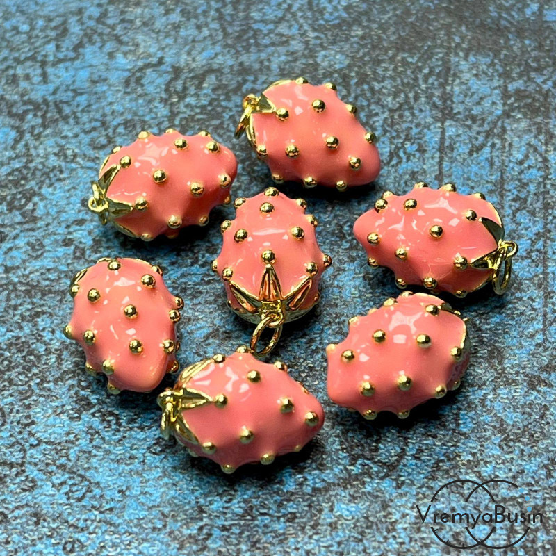 Подвеска  с эмалью "Клубничка", 12х17 мм, из латуни с позолотой, цв. розовый  (1 шт.)