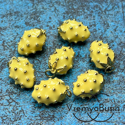 Подвеска  с эмалью "Клубничка", 12х17 мм, из латуни с позолотой, цв. желтый (1 шт.)
