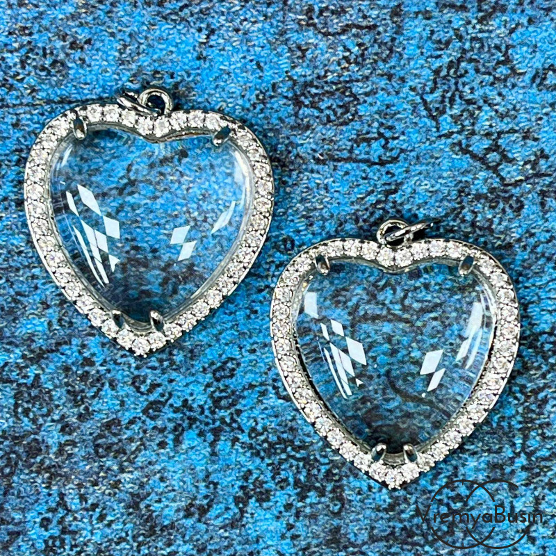 Подвеска  "Сердце", 25 мм, из латуни с родиевым покрытием, гладким стеклом и фианитами  (1 шт.)