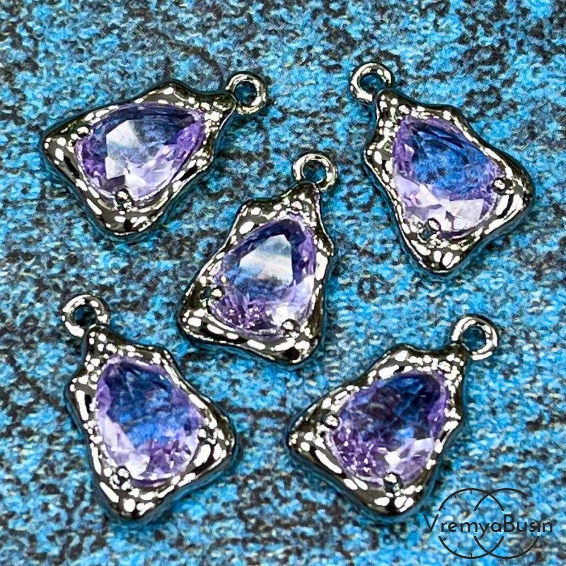 Подвеска с фианитом, капля 14х9 мм, латунь с родиевым покрытием, цв. сиреневый  (1 шт.)