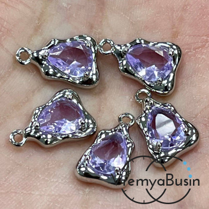 Подвеска с фианитом, капля 14х9 мм, латунь с родиевым покрытием, цв. сиреневый  (1 шт.)