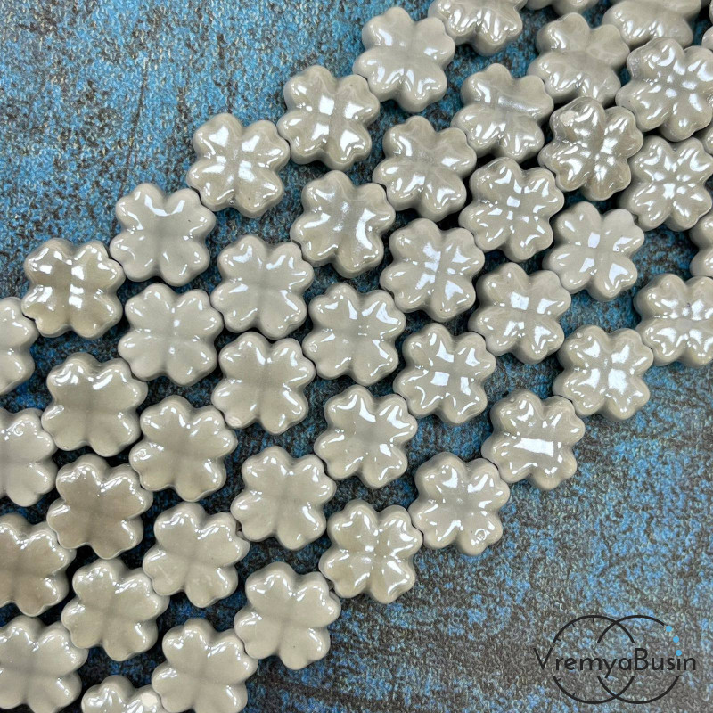 Бусина керамическая "Клевер", 12х6 мм, цв. СЕРЫЙ СВЕТЛЫЙ  (нить, ок. 30 шт.)