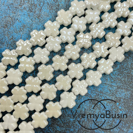 Бусина керамическая "Клевер", 12х6 мм, цв. БЕЛЫЙ (нить, ок. 30 шт.)