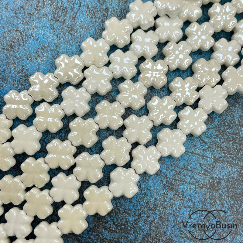 Бусина керамическая "Клевер", 12х6 мм, цв. БЕЛЫЙ (нить, ок. 30 шт.)