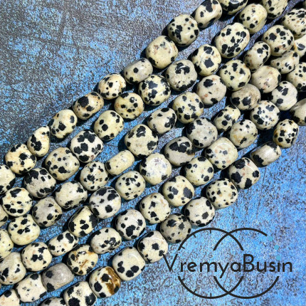 Яшма долматин, порфир, галтовка округлая ок. 10 мм (нить, ок. 35 шт.)