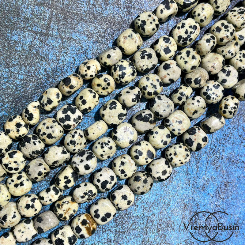 Яшма долматин, порфир, галтовка округлая ок. 10 мм (нить, ок. 35 шт.)