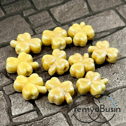 Бусина керамическая "Клевер", 10х13х5 мм, цв.  БЕЖЕВЫЙ  (1 шт.)