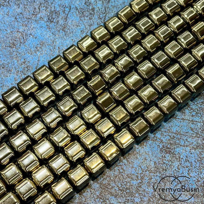 Гематит, кубик граненый 8 мм, цв.  пирит (1/2 нити, ок. 23  шт.)