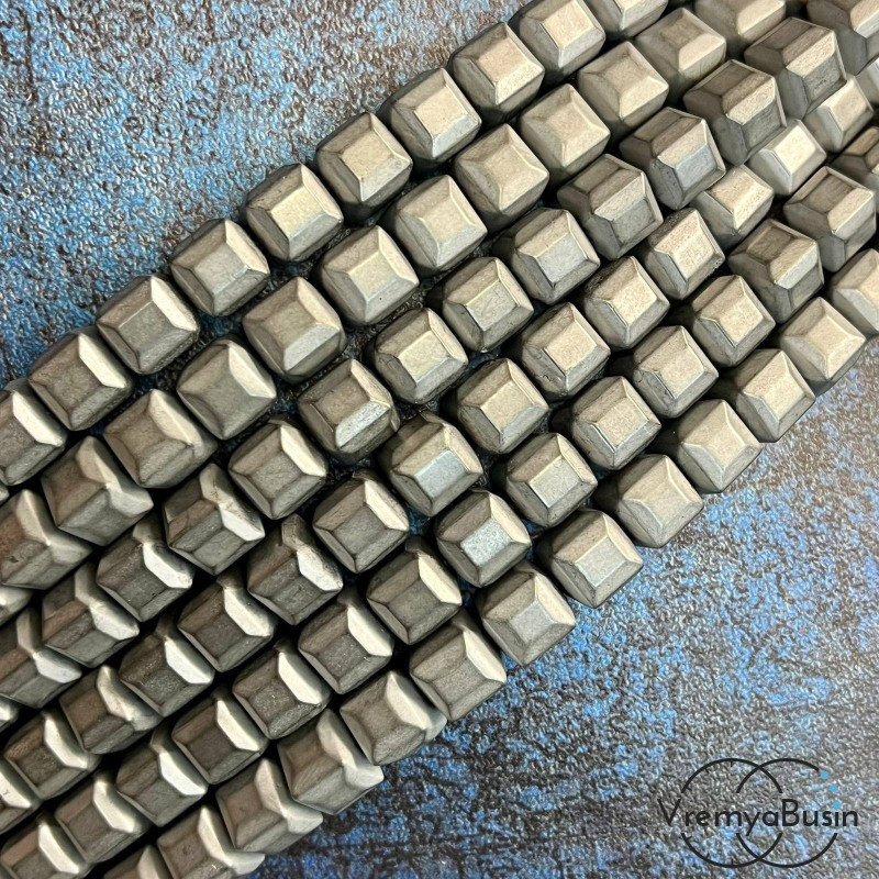 Гематит, кубик граненый 8 мм, цв.  серебро матовый (1/2 нити, ок. 23  шт.)