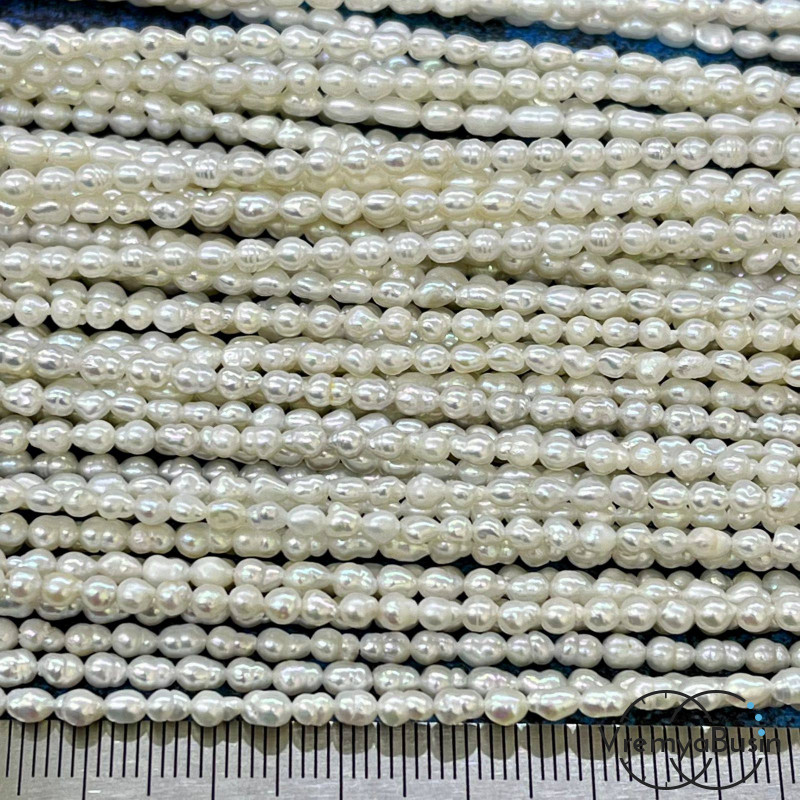 Жемчуг натуральный речной, овальный ок. 2,5х3 мм, цв. белый (нить, ок.  35 см.)