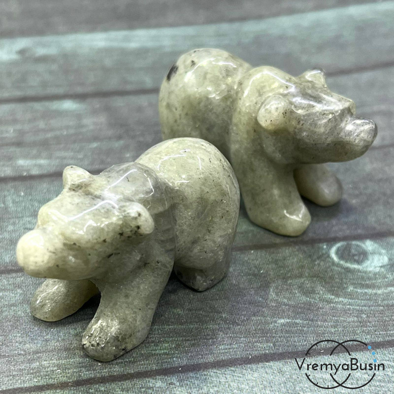 Лабрадор. Статуэтка из резного камня "Медведь",  ок. 40х25х20 мм  (1 шт.)