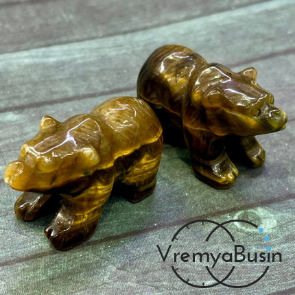 Тигровый глаз. Статуэтка из резного камня "Медведь",  ок. 40х25х20 мм  (1 шт.)