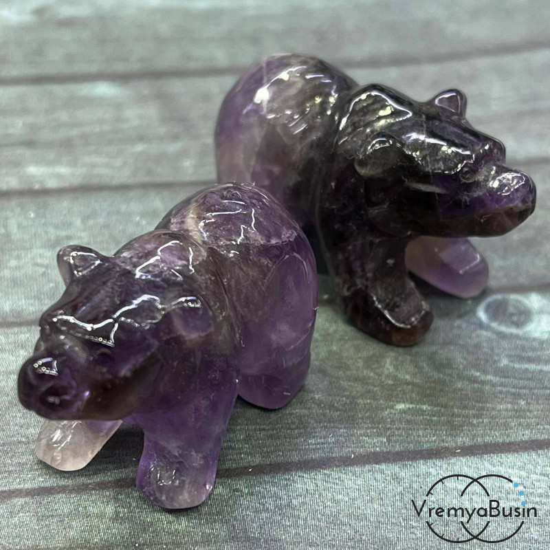Аметист. Статуэтка из резного камня "Медведь",  ок. 40х25х20 мм  (1 шт.)