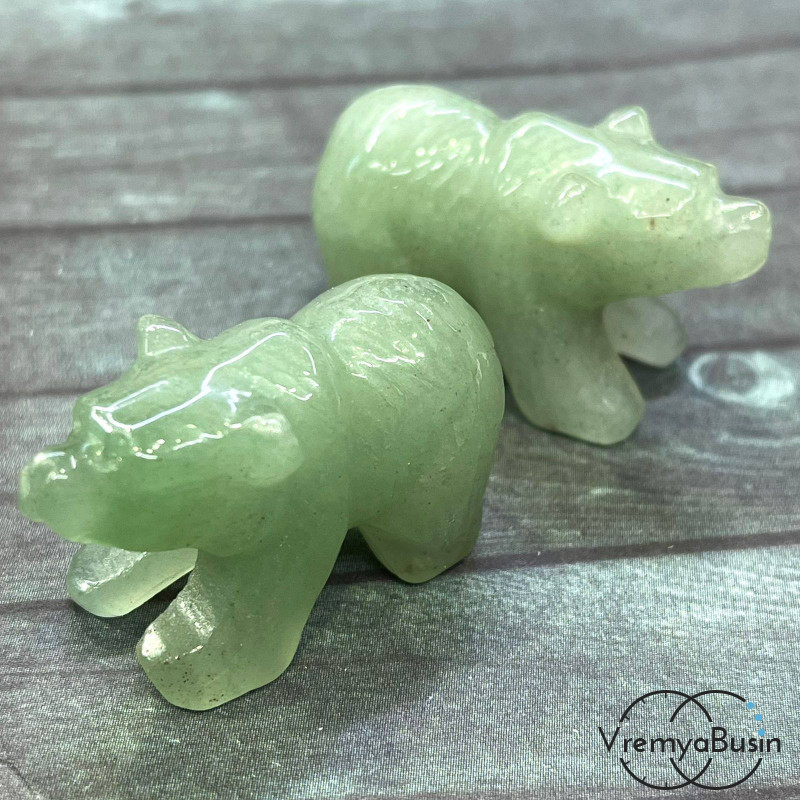 Нефрит. Статуэтка из резного камня "Медведь",  ок. 40х25х20 мм  (1 шт.)