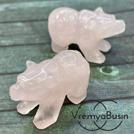 Розовый кварц. Статуэтка из резного камня "Медведь",  ок. 40х25х20 мм  (1 шт.)