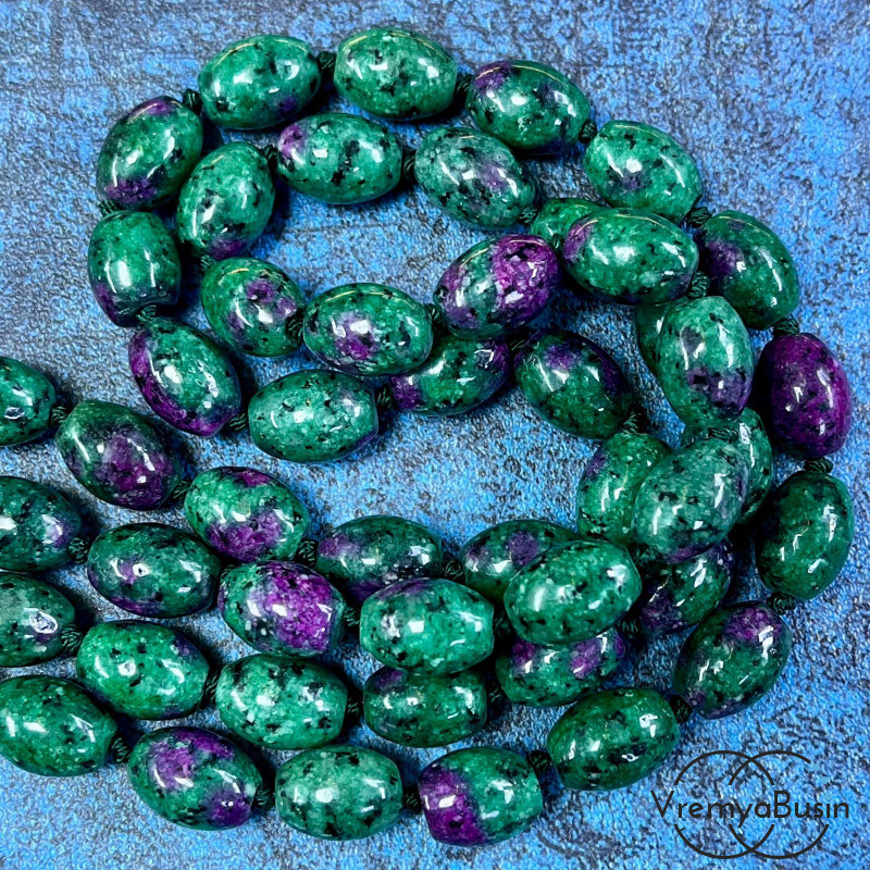 Рубин в цоизите имит., бочонок гладкий 10х14 мм (1/2 нити, ок. 14 шт.)