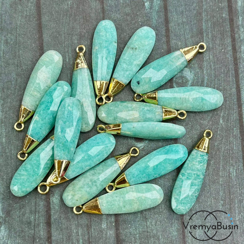 Амазонит. Подвеска граненая длинная капля, 33х10х5 мм, в оправе цв. золото (1 шт.)