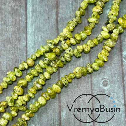 Крошка каменная. Хризолит (нить ок. 40 см.)