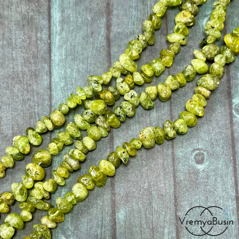 Крошка каменная. Хризолит (нить ок. 40 см.)