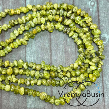 Крошка каменная. Хризолит (нить ок. 80 см.)