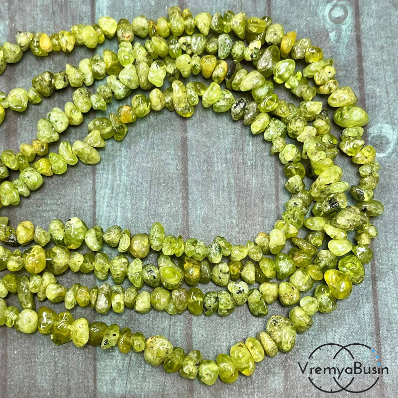 Крошка каменная. Хризолит (нить ок. 80 см.)