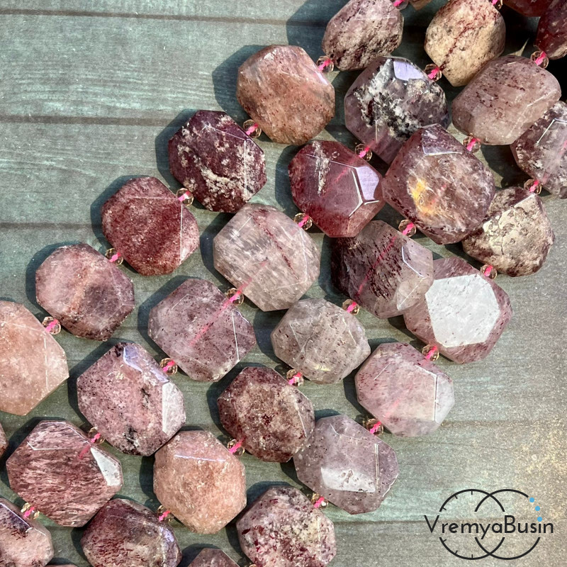 Клубничный кварц, плоские бусины свободной огранки, ок. 25х20х6 мм (1/2 нити, ок. 8 шт.)