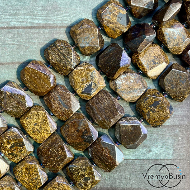 Бронзит, плоские бусины свободной огранки, ок. 25х20х6 мм (1/2 нити, ок. 8 шт.) Бронзит, плоские бусины свободной огранки, ок. 25х20х6 мм (1/2 нити, ок. 8 шт.)