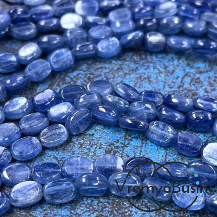 Кианит натур., бусины плоские овалы ок. 6х8х4 мм (1/2 нити, ок. 24 шт.)