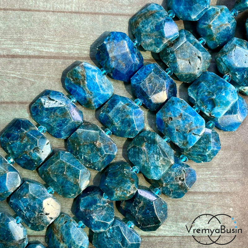 Апатит, плоские бусины свободной огранки, ок. 25х20х6 мм (1/2 нити, ок. 8 шт.)