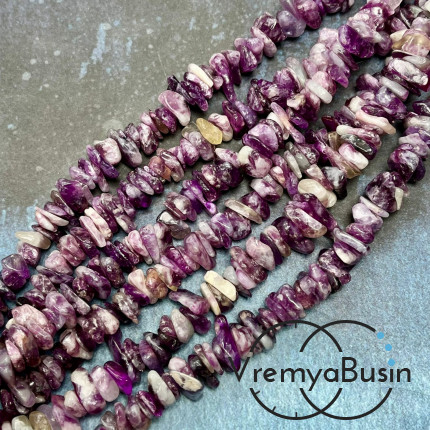 Лепидолит. Крупная каменная крошка (нить ок. 40 см.)