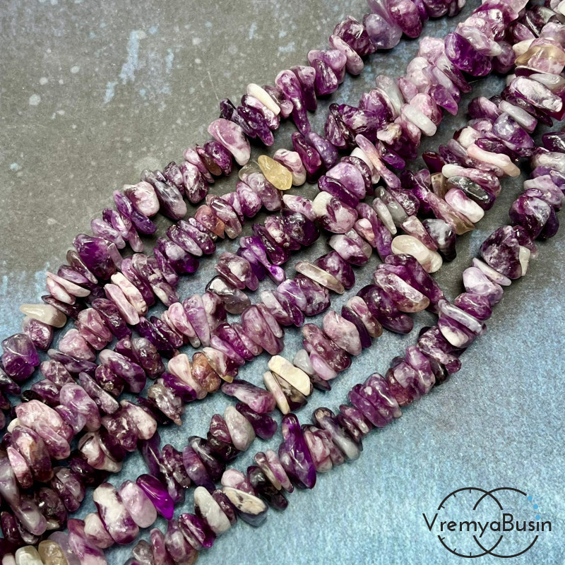 Лепидолит. Крупная каменная крошка (нить ок. 40 см.)