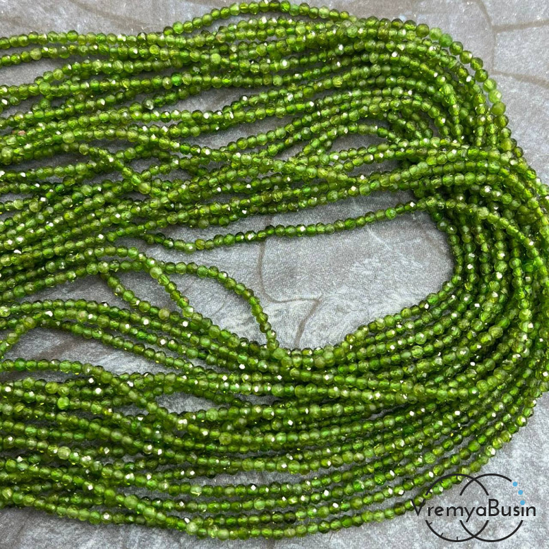 Хромдиопсид, мелкие бусины с микроогранкой, шарик 4 мм  (нить, ок. 40 см.)