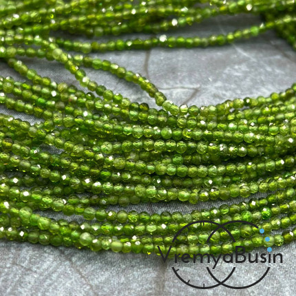 Хромдиопсид, мелкие бусины с микроогранкой, шарик 4 мм  (нить, ок. 40 см.)