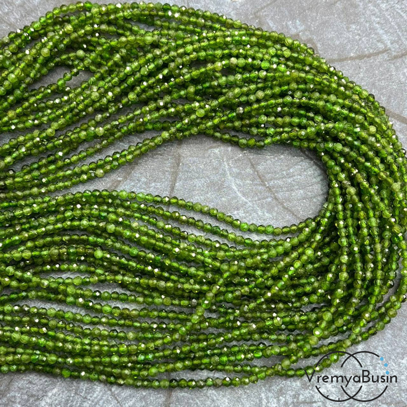 Хромдиопсид, мелкие бусины с микроогранкой, шарик 4 мм  (нить, ок. 40 см.)