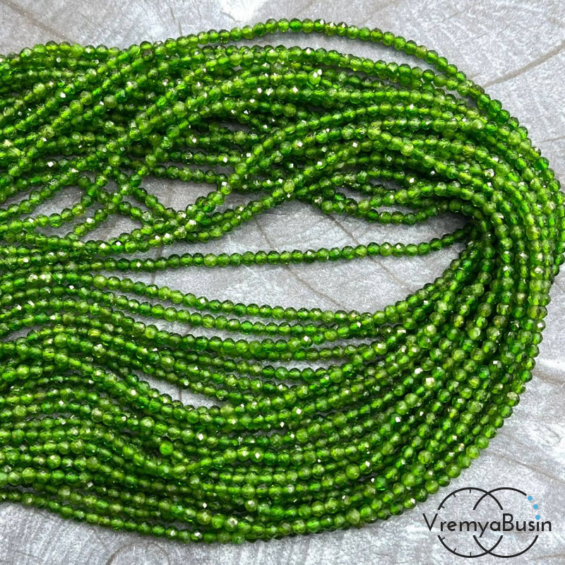 Хромдиопсид, мелкие бусины с микроогранкой, шарик 4 мм  (нить, ок. 40 см.)