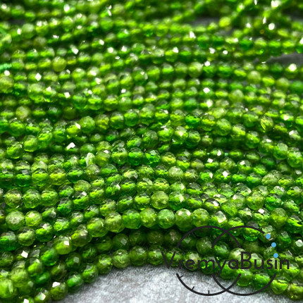 Хромдиопсид, мелкие бусины с микроогранкой, шарик 4 мм  (нить, ок. 40 см.)