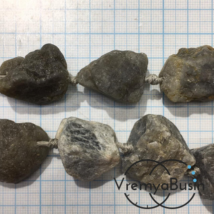 Лабрадор, крупные кусочки необработанного камня (1/2 нити, ок. 7     шт.)