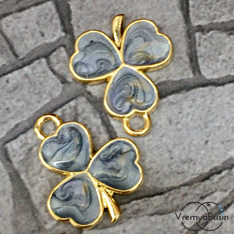 Подвеска с эмалью "Клевер", цв. перламутрово-серый в золоте  (1 шт.)